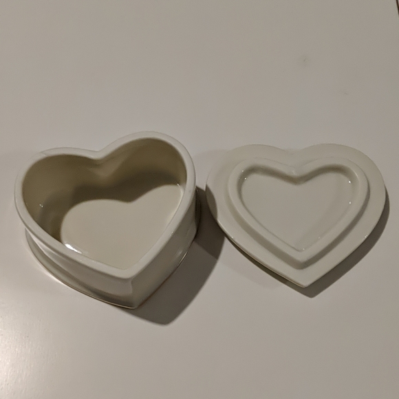 Initial B Heart Shaped Lenox Jewelry Box - Picture 2 of 3